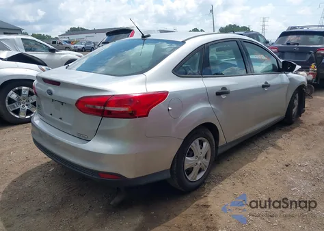 2015 Ford Focus S из США, поврежденный, VIN 1FADP3E21FL322152